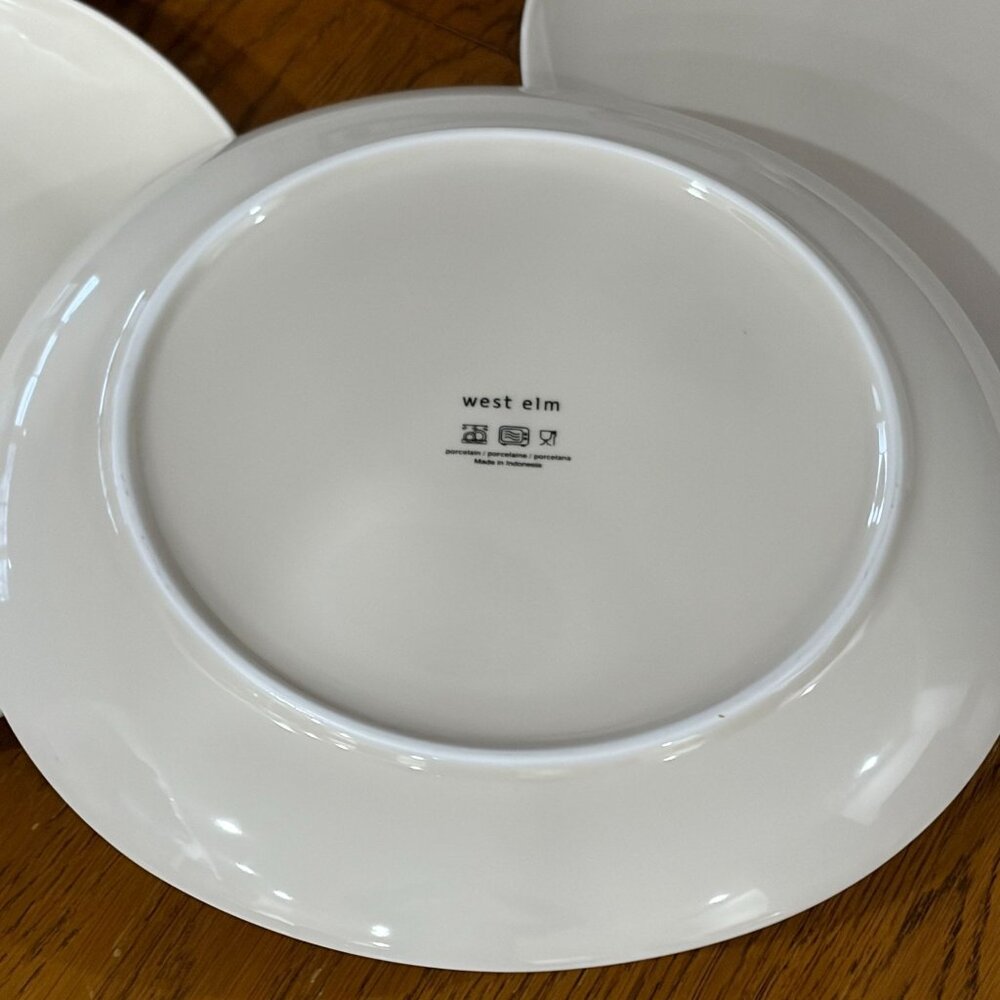 4 West Elm Organic Rim White Porcelain Dinner Plates Wave Curve Modern Minimalis - Picture 5 of 6